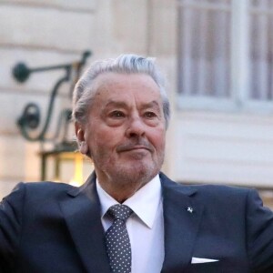 Alain Delon - Arrivées au dîner d'état en l'honneur du président de la république de Chine Xi Jinping au Palais de L'Elysée, Paris, le 25 mars 2019. ©Stéphane Lemouton / Bestimage