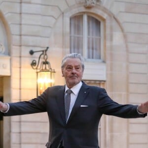 Alain Delon - Arrivées au dîner d'état en l'honneur du président de la république de Chine Xi Jinping au Palais de L'Elysée, Paris, le 25 mars 2019. ©Stéphane Lemouton / Bestimage