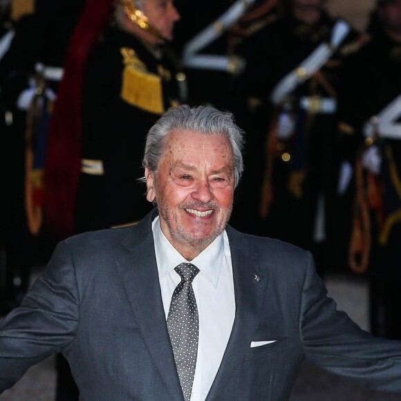 Alain Delon - Arrivées au dîner d'état en l'honneur du président de la république de Chine Xi Jinping au Palais de L'Elysée, Paris, le 25 mars 2019. ©Stéphane Lemouton / Bestimage