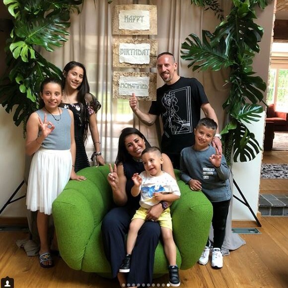 Franck Ribéry et sa femme Wahiba célèbrent les 3 ans de leur fils Mohammed avec leurs autres enfants, Hizya, Shakinez, Seïf el Islam et Mohammed. Instagram, mai 2018.