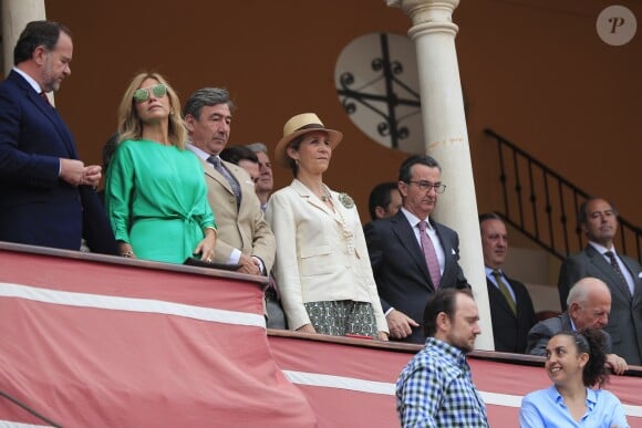 L'infante Elena d'Espagne le 5 mai 2019 aux arènes de Séville lors du défilé des attelages anciens dans le cadre de la Feria.