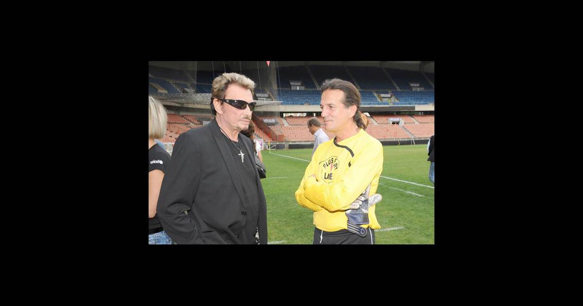 Johnny Hallyday et Francis Lalanne, lors du match de ...