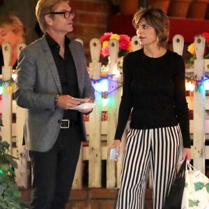 Exclusif - Lisa Rinna est allée fêter l'anniversaire de son mari Harry Hamlin avec ses filles Delilah et Amelia au restaurant Ivy à West Hollywood, le 1er novembre 2018