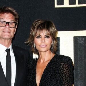 Harry Hamlin, Lisa Rinna lors du photocall lors de l'afterparty HBO des Emmy Awards au Plaza, Pacific Design Center à West Hollywood le 17 septembre 2018.