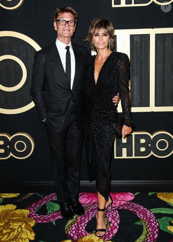 Harry Hamlin, Lisa Rinna lors du photocall lors de l'afterparty HBO des Emmy Awards au Plaza, Pacific Design Center à West Hollywood le 17 septembre 2018.
