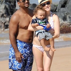 Exclusif - Alfonso Ribeiro passe ses vacances sur la plage de Maui avec sa femme enceinte Angela Unkrich et leur fils Alfonso Ribeiro Jr à Hawaï le 9 décembre 2014