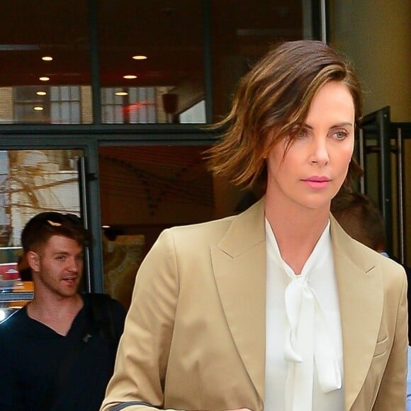 Charlize Theron à la sortie de son hôtel à New York, le 2 mai 2019