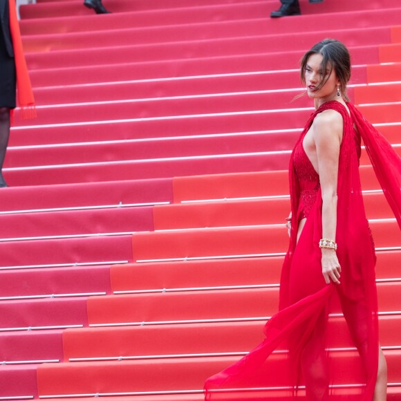 Alessandra Ambrosio - Montée des marches du film "Les Misérables" lors du 72ème Festival International du Film de Cannes. Le 15 mai 2019 © Borde / Bestimage