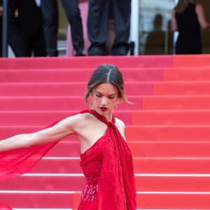 Alessandra Ambrosio - Montée des marches du film "Les Misérables" lors du 72ème Festival International du Film de Cannes. Le 15 mai 2019 © Borde / Bestimage