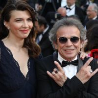Philippe Manoeuvre et sa jeune épouse Candice, chic et rock à Cannes