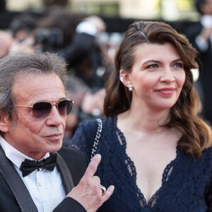 Philippe Manoeuvre et sa femme Candice - Montée des marches du film "Les Misérables" lors du 72ème Festival International du Film de Cannes. Le 15 mai 2019 © Jacovides-Moreau / Bestimage