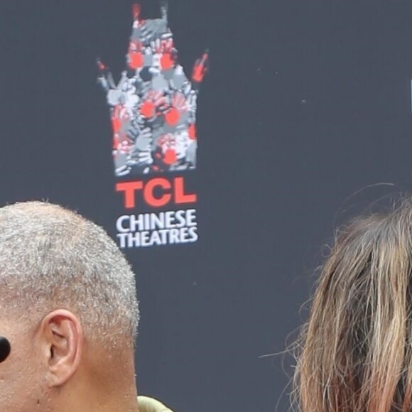 Halle Berry, Keanu Reeves - Keanu Reeves laisse ses empreintes sur le ciment lors d'une cérémonie au Chinese Theatre à Hollywood, le 14 mai 2019.