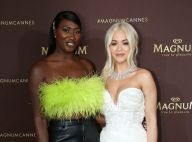 Rita Ora : Angélique en blanc au côté d'Aya Nakamura, sexy en fluo