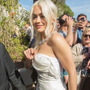 Rita Ora à l'issue de l'inauguration de la plage Magnum Cannes en marge du 72e Festival de Cannes. Cannes, le 16 mai 2019.