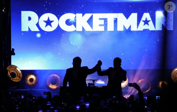 Elton John et Taron Egerton lors de la soirée du film "Rocketman" sur la plage du Carlton lors du 72ème Festival International du Film de Cannes, le 16 mai 2019. © Denis Guignebourg/Bestimage