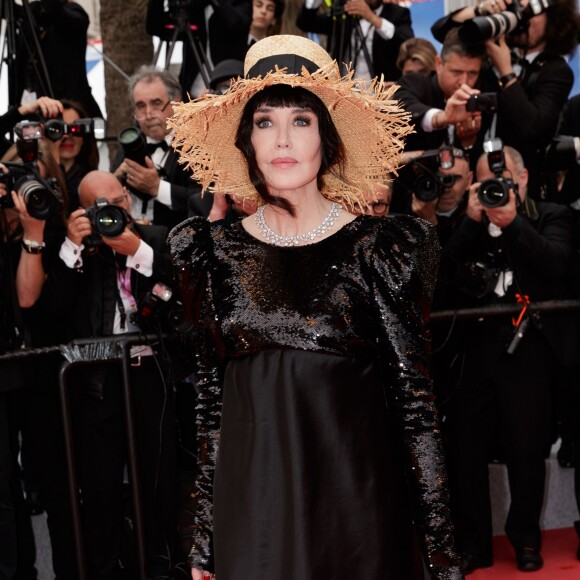 Isabelle Adjani assiste à la montée des marches du film "La belle époque" lors du 72ème Festival International du Film de Cannes. Le 20 mai 2019 © Jacovides-Moreau / Bestimage