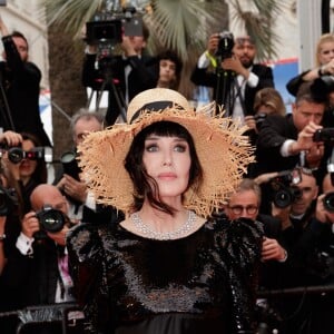 Isabelle Adjani assiste à la montée des marches du film "La belle époque" lors du 72ème Festival International du Film de Cannes. Le 20 mai 2019 © Jacovides-Moreau / Bestimage