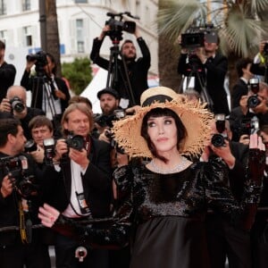 Isabelle Adjani assiste à la montée des marches du film "La belle époque" lors du 72ème Festival International du Film de Cannes. Le 20 mai 2019 © Jacovides-Moreau / Bestimage