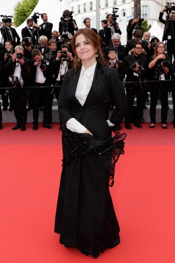Agnès Jaoui assiste à la montée des marches du film "La belle époque" lors du 72ème Festival International du Film de Cannes. Le 20 mai 2019 © Jacovides-Moreau / Bestimage