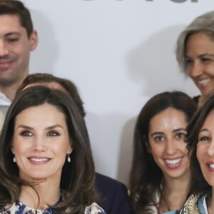 La reine Letizia d'Espagne, dans une robe Sandro, lors de la 11e édition des "Projets sociaux de la banque Santander" à Madrid le 20 mai 2019.