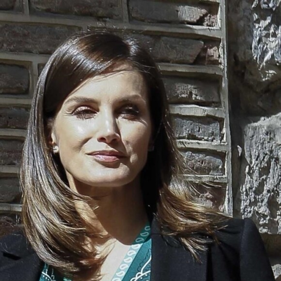 La reine Letizia d'Espagne, dans une robe Sandro, au Monastère de l'Incarnation (Real Monasterio de la Encarnacion) à Madrid le 10 avril 2019.