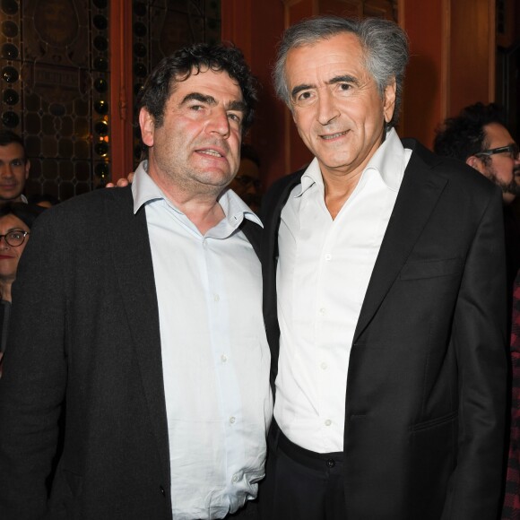 Semi-exclusif - Romain Goupil et Bernard-Henri Lévy (BHL) - People à la générale de la pièce de Bernard-Henri Levy, "Looking For Europe" au théâtre Antoine à Paris le 21 mai 2019. Au terme d'une tournée qui l'a mené de Sarajevo à Dublin, de Madrid à Amsterdam, le philosophe et écrivain présente à Paris, les 20 et 21 mai, sa pièce de théâtre, Looking for Europe. À quelques jours des Européennes, BHL livre un plaidoyer pour une autre Europe et revient sur les enjeux de "sa campagne". © Coadic Guirec/Bestimage