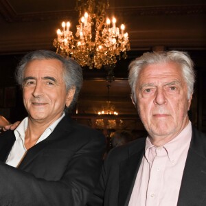 Semi-exclusif - Kemal Mufti, Bernard-Henri Lévy (BHL) et Gilles Hertzog - People à la générale de la pièce de Bernard-Henri Levy, "Looking For Europe" au théâtre Antoine à Paris le 21 mai 2019. Au terme d'une tournée qui l'a mené de Sarajevo à Dublin, de Madrid à Amsterdam, le philosophe et écrivain présente à Paris, les 20 et 21 mai, sa pièce de théâtre, Looking for Europe. À quelques jours des Européennes, BHL livre un plaidoyer pour une autre Europe et revient sur les enjeux de "sa campagne". © Coadic Guirec/Bestimage