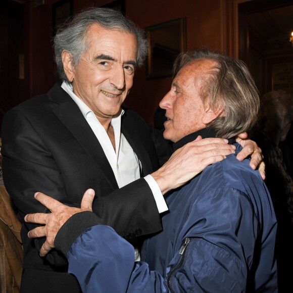 Semi-exclusif - Bernard-Henri Lévy (BHL) et Alexandre Arcady - People à la générale de la pièce de Bernard-Henri Levy, "Looking For Europe" au théâtre Antoine à Paris le 21 mai 2019. Au terme d'une tournée qui l'a mené de Sarajevo à Dublin, de Madrid à Amsterdam, le philosophe et écrivain présente à Paris, les 20 et 21 mai, sa pièce de théâtre, Looking for Europe. À quelques jours des Européennes, BHL livre un plaidoyer pour une autre Europe et revient sur les enjeux de "sa campagne". © Coadic Guirec/Bestimage