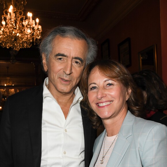 Semi-exclusif - Bernard-Henri Lévy (BHL) et Ségolène Royal - People à la générale de la pièce de Bernard-Henri Levy, "Looking For Europe" au théâtre Antoine à Paris le 21 mai 2019. Au terme d'une tournée qui l'a mené de Sarajevo à Dublin, de Madrid à Amsterdam, le philosophe et écrivain présente à Paris, les 20 et 21 mai, sa pièce de théâtre, Looking for Europe. À quelques jours des Européennes, BHL livre un plaidoyer pour une autre Europe et revient sur les enjeux de "sa campagne". © Coadic Guirec/Bestimage