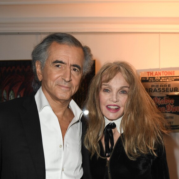 Semi-exclusif - Bernard-Henri Lévy (BHL) et sa femme Arielle Dombasle - People à la générale de la pièce de Bernard-Henri Levy, "Looking For Europe" au théâtre Antoine à Paris le 21 mai 2019. Au terme d'une tournée qui l'a mené de Sarajevo à Dublin, de Madrid à Amsterdam, le philosophe et écrivain présente à Paris, les 20 et 21 mai, sa pièce de théâtre, Looking for Europe. À quelques jours des Européennes, BHL livre un plaidoyer pour une autre Europe et revient sur les enjeux de "sa campagne". © Coadic Guirec/Bestimage