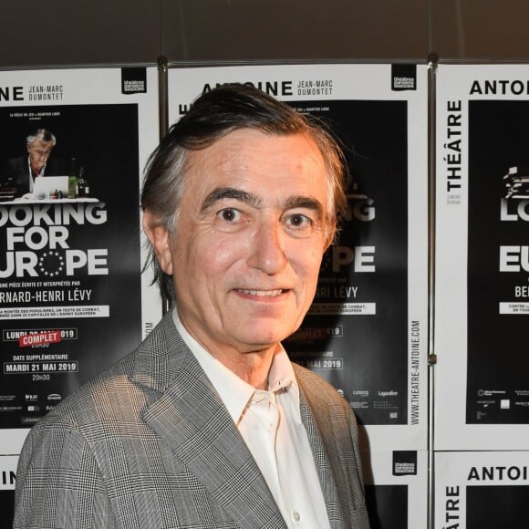 Semi-exclusif - Philippe Douste-Blazy - People à la générale de la pièce de Bernard-Henri Levy, "Looking For Europe" au théâtre Antoine à Paris le 21 mai 2019. Au terme d'une tournée qui l'a mené de Sarajevo à Dublin, de Madrid à Amsterdam, le philosophe et écrivain présente à Paris, les 20 et 21 mai, sa pièce de théâtre, Looking for Europe. À quelques jours des Européennes, BHL livre un plaidoyer pour une autre Europe et revient sur les enjeux de "sa campagne". © Coadic Guirec/Bestimage