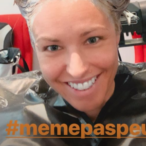 Natasha St-Pier a partagé cette photo d'elle chez le coiffeur en story Instagram, le 21 mai 2019