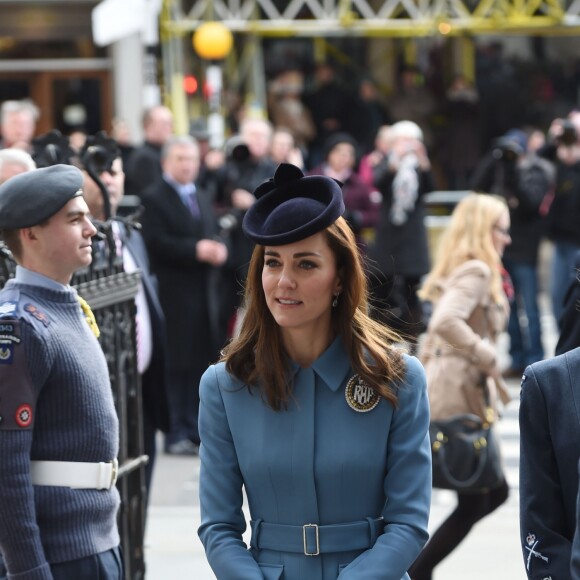 Catherine Kate Middleton, la duchesse de Cambridge rencontre les jeunes lors d'une messe pour célébrer les 75 ans des cadets de l'armée de l'air (RAF Cadets) à Londres, le 7 février 2016.