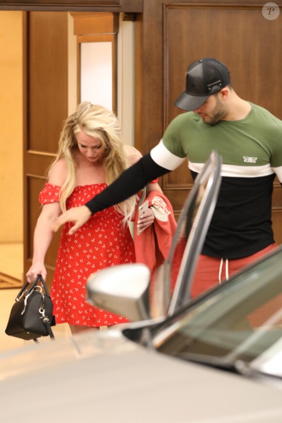 Exclusif - Britney Spears, qui s'était fait interner en hôpital psychiatrique il y a peu de temps, a passé le week-end de Pâques à l'hôtel The Montage à Beverly Hills avec son compagnon Sam Asghari. Los Angeles le 21 Avril 2019.