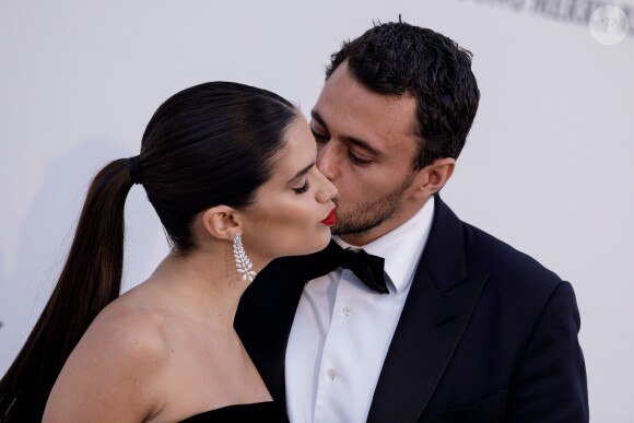 Oliver Ripley et sa compagne Sara Sampaio assistent à la soirée AmfAR Gala Cannes 2019 à l'Eden Roc au Cap d'Antibes, lors du 72ème Festival International du Film de Cannes, le 23 mai 2019. © Jacovides / Moreau / Bestimage