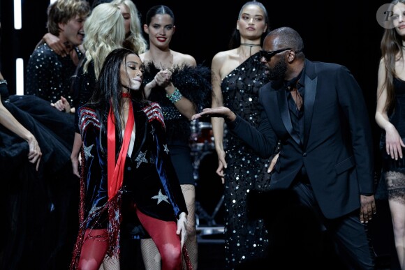 Winnie Harlow participe à la vente aux enchères de la soirée AmfAR Gala Cannes 2019 à l'Eden Roc au Cap d'Antibes lors du 72ème Festival International du Film de Cannes, le 23 mai 2019. © Jacovides / Moreau / Bestimage