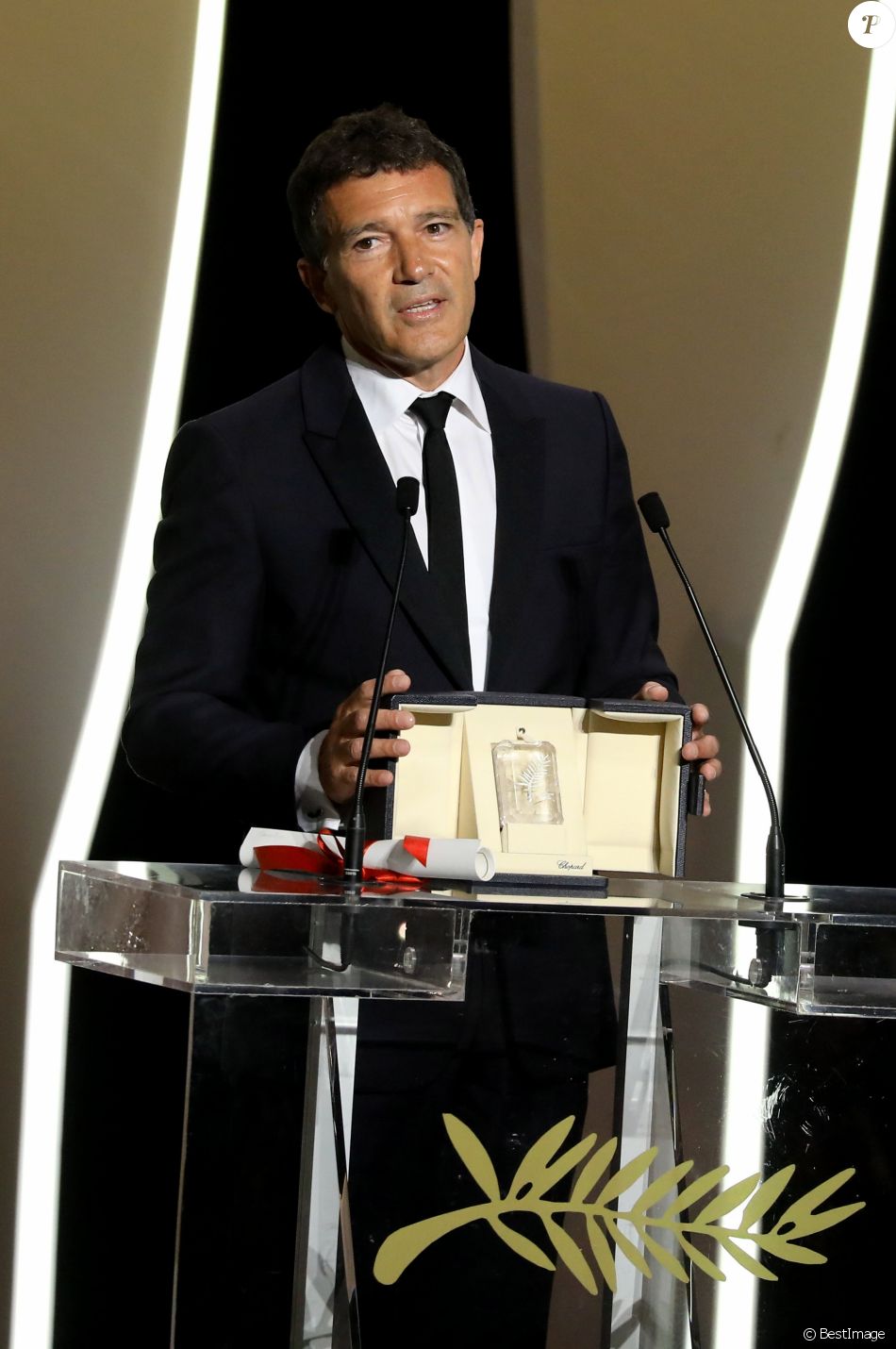 Antonio Banderas (Prix d'interprétation masculine pour Douleur et Gloire) -  Cérémonie de clôture du 72ème Festival International du Film de Cannes. Le  25 mai 20 - Purepeople