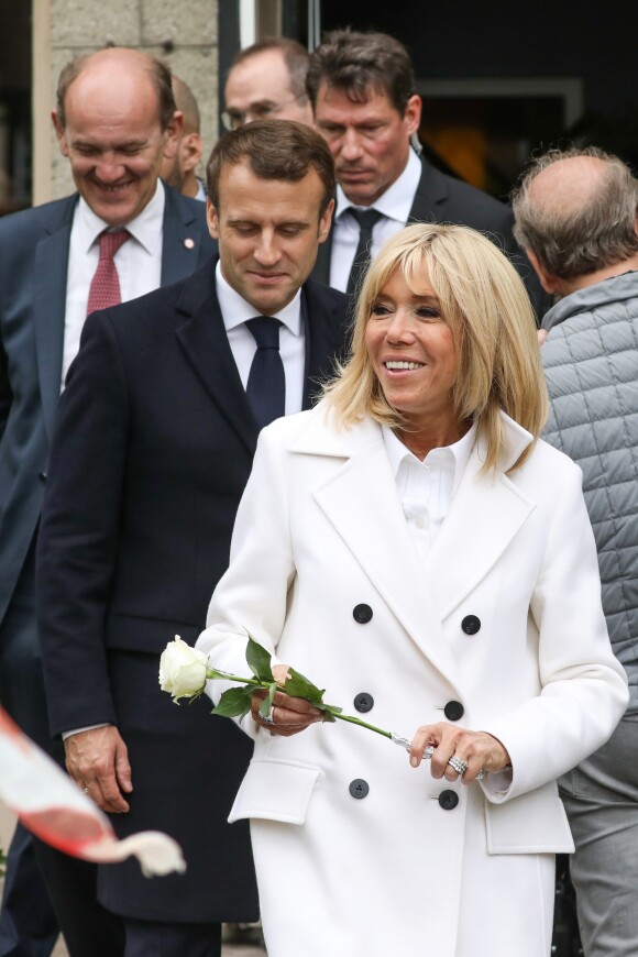 Le président de la république, Emmanuel Macron et la première dame Brigitte Macron votent pour les élections européennes au Touquet, le 26 mai 2019. © Stéphane Lemouton / Bestimage