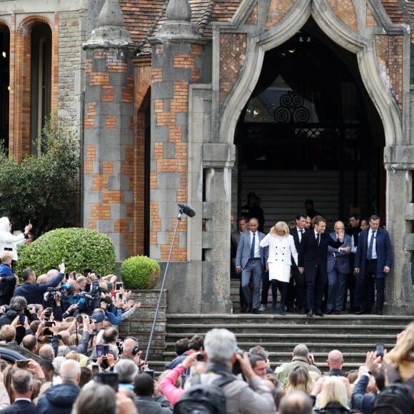 Le président de la république, Emmanuel Macron et la première dame Brigitte Macron votent pour les élections européennes au Touquet, le 26 mai 2019. © Stéphane Lemouton / Bestimage