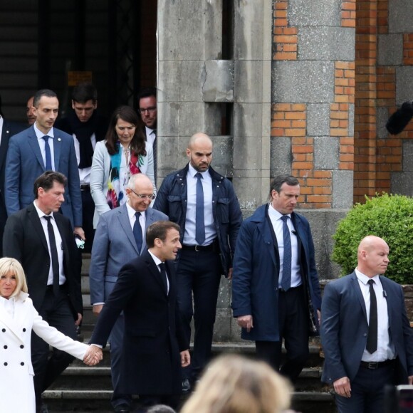 Le président de la république, Emmanuel Macron et la première dame Brigitte Macron votent pour les élections européennes au Touquet, le 26 mai 2019. © Stéphane Lemouton / Bestimage