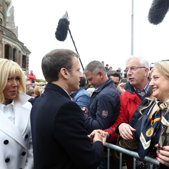 Le président de la république, Emmanuel Macron et la première dame Brigitte Macron votent pour les élections européennes au Touquet, le 26 mai 2019. © Franck Crusiaux / Pool / Bestimage