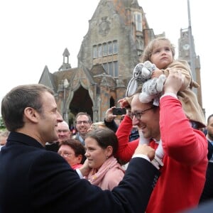 Le président de la république, Emmanuel Macron et la première dame Brigitte Macron votent pour les élections européennes au Touquet, le 26 mai 2019. © Franck Crusiaux / Pool / Bestimage