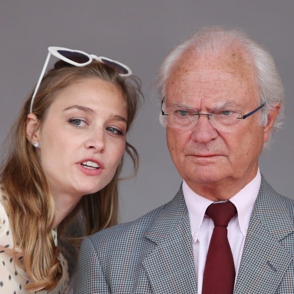 Beatrice Borromeo Casiraghi avec le roi Carl XVI Gustaf de Suède lors du podium du 77e Grand Prix de Formule 1 de Monaco le 26 mai 2019. © Olivier Huitel/Pool Monaco/ Bestimage