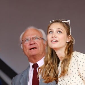 Le prince Carl Philip de Suède, le roi Carl XVI Gustaf de Suède et Beatrice Borromeo Casiraghi lors du podium du 77e Grand Prix de Formule 1 de Monaco le 26 mai 2019. © Olivier Huitel/Pool Monaco/ Bestimage