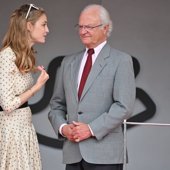 Beatrice Borromeo et le roi Carl XVI Gustaf de Suède lors du podium du 77e Grand Prix de F1 de Monaco le 26 mai 2019. © Bruno Bebert/Bestimage