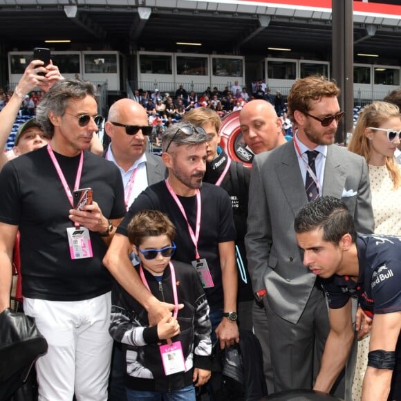 Max Biaggi et son fils, Pierre Casiraghi et sa femme Beatrice Borromeo et Khadja Nin lors du 77e Grand Prix de F1 de Monaco le 26 mai 2019. © Bruno Bebert/Bestimage