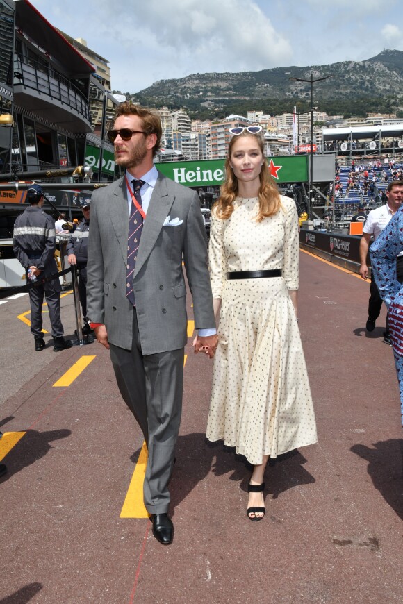 Pierre Casiraghi et sa femme Beatrice Borromeo (robe Dior issue de la collection Croisière 2019) se promenant dans le paddock lors du 77e Grand Prix de F1 de Monaco le 26 mai 2019. © Bruno Bebert/Bestimage