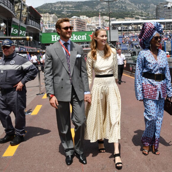 Pierre Casiraghi et sa femme Beatrice Borromeo (robe Dior issue de la collection Croisière 2019) se promenant dans le paddock lors du 77e Grand Prix de F1 de Monaco le 26 mai 2019. © Bruno Bebert/Bestimage