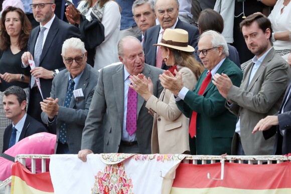 Le roi Juan Carlos Ier et l'Infante Elena d'Espagne à la corrida aux arènes de Las Ventas, dans le cadre de la feria de San Isidro, à Madrid le 22 mai 2019.
