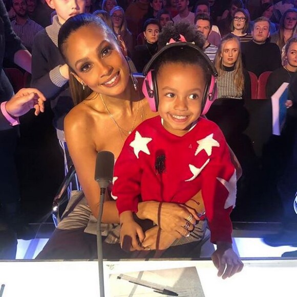 Alesha Dixon et sa fille Azura sur le plateau de Britain's Got Talent. Janvier 2019.
